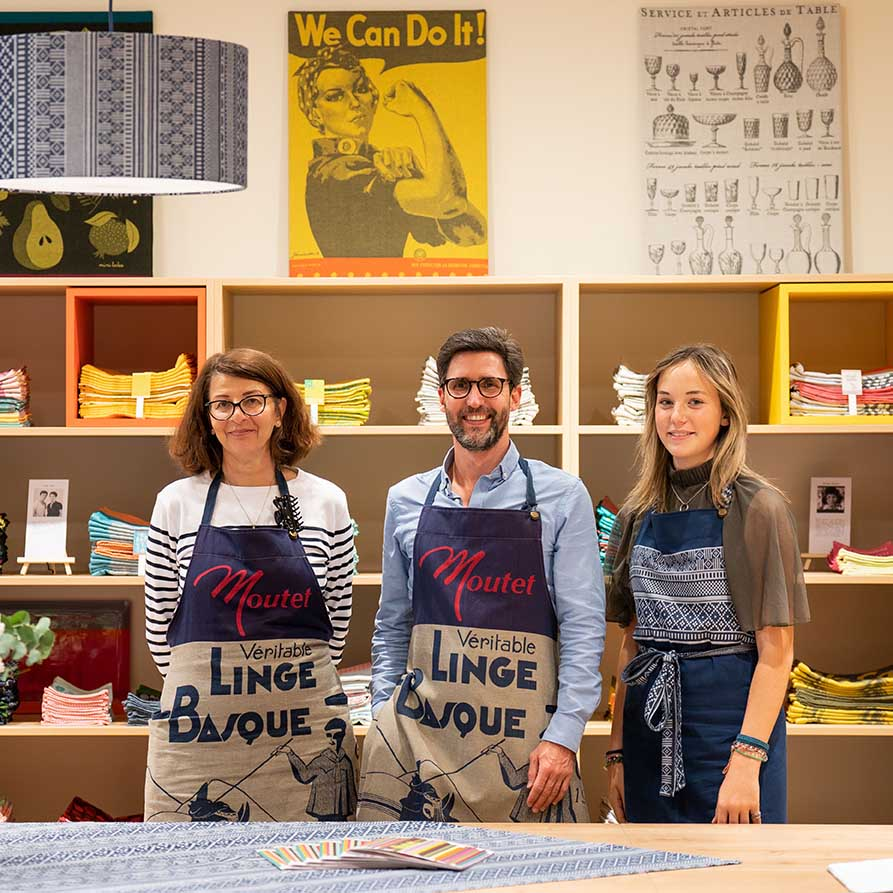 Dans l'atelier, la naissance d'un tissage