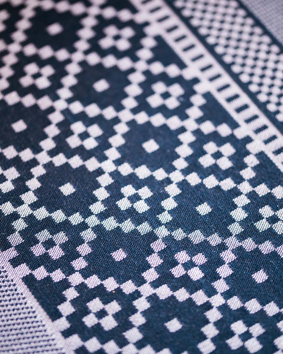 LICQ BLUE TABLE RUNNER