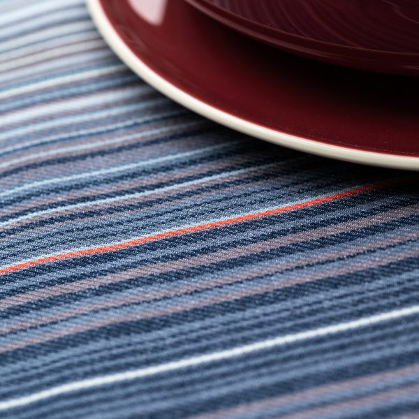 detail du rythme des lignes qui composent la nappe lerroa. une creation en collaboration avec le designer Samuel Accoceberry