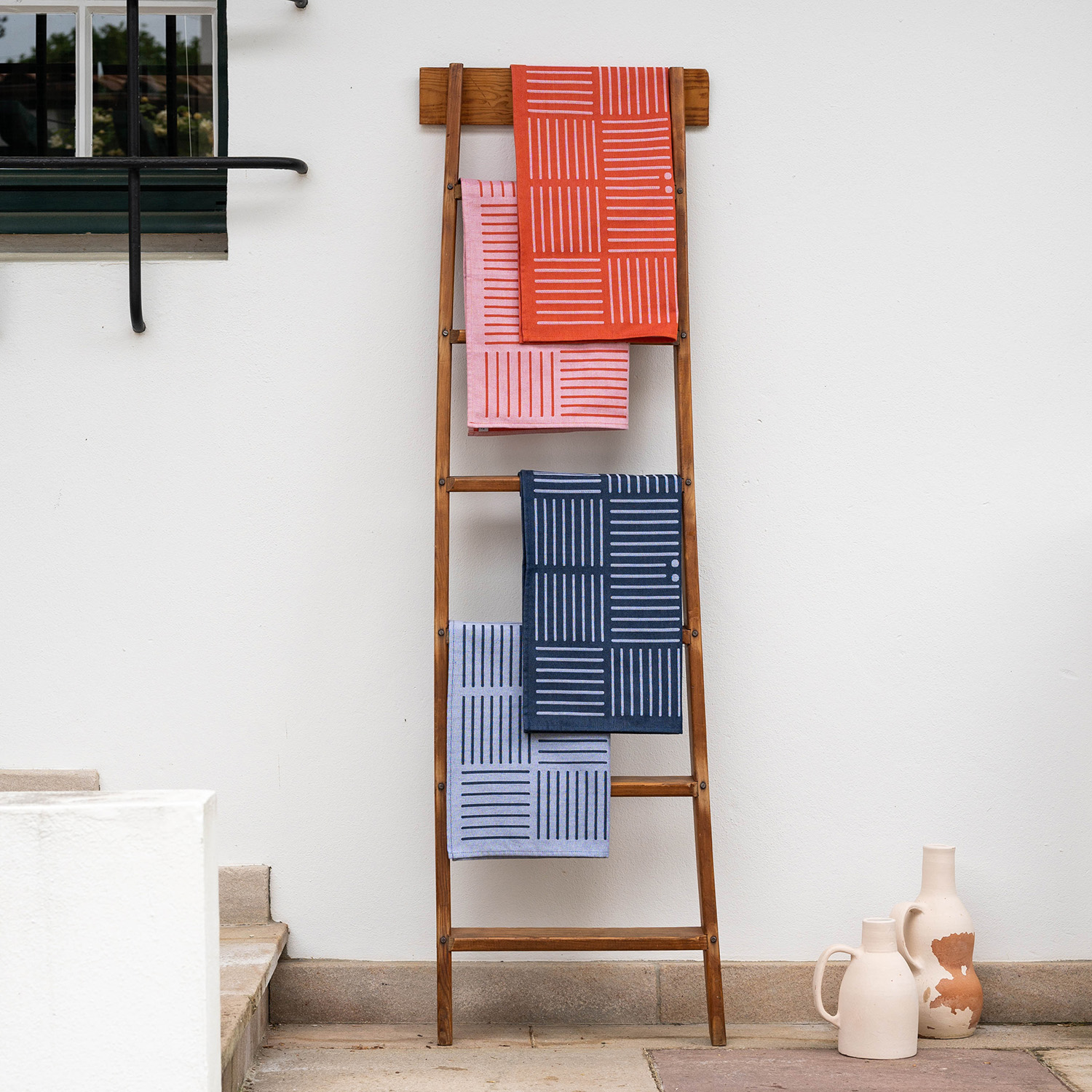 serviette de table contemporaines linge basque revisité par samuel accoceberry pour tissage moutet tissuer depuis 1919 en bearn de linge de table design et coloré
