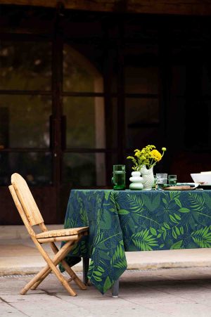 Nappe jaquard création française pour une terrasse végétale et une ambiance organique