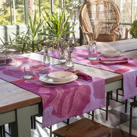 PÉTALE TABLE RUNNER